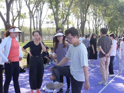 活力绽赛场，运动展风采 ——我校工会举办踢毽子跳绳比赛