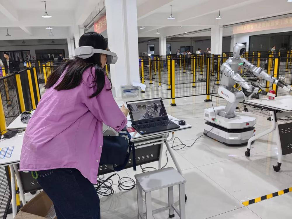 3实训（人性机器人）